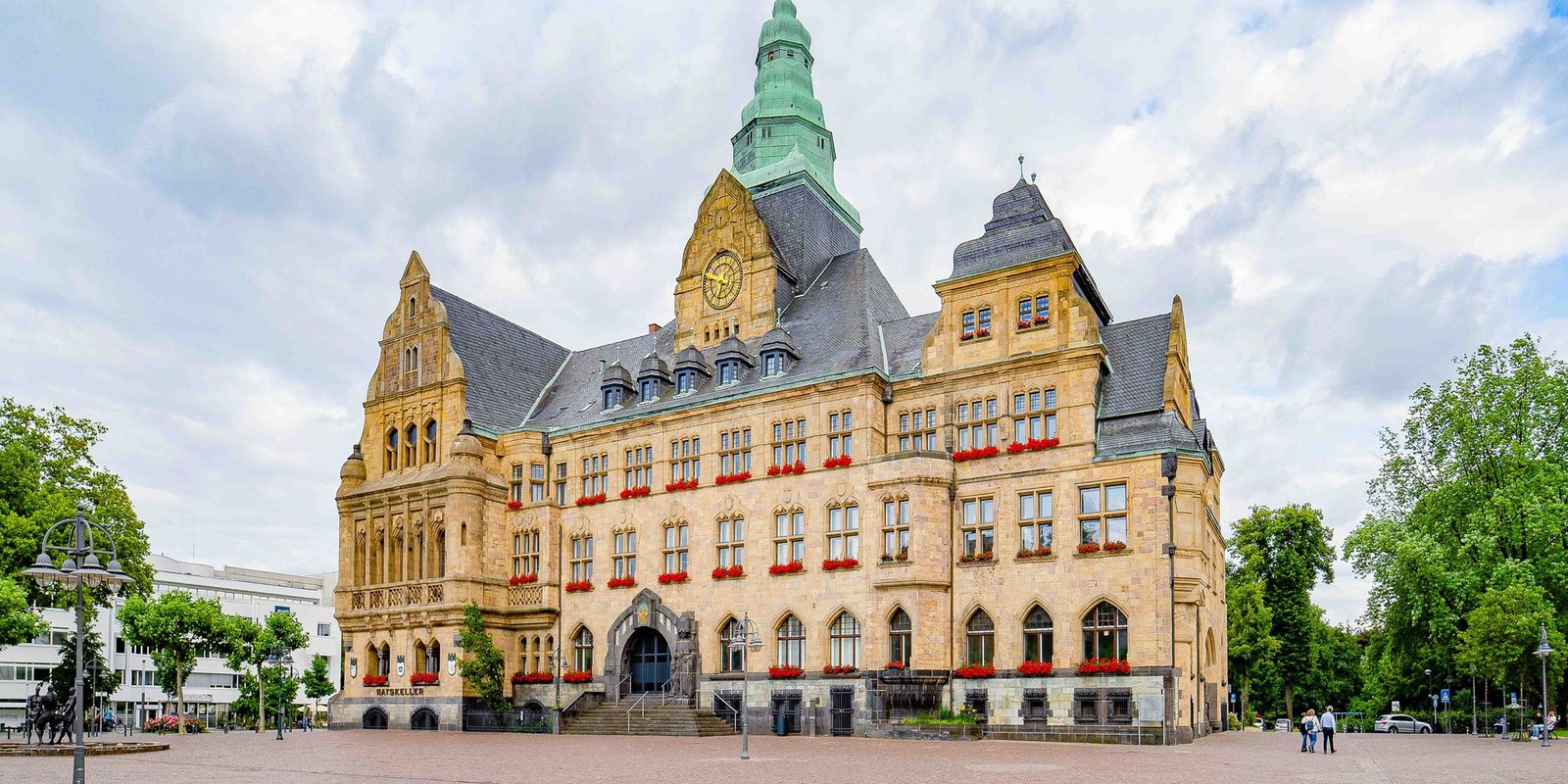 Rathaus Recklinghausen als zentraler Standortbezug für beglaubigte Übersetzungen Russisch, Englisch und Deutsch von Nachtigal Services