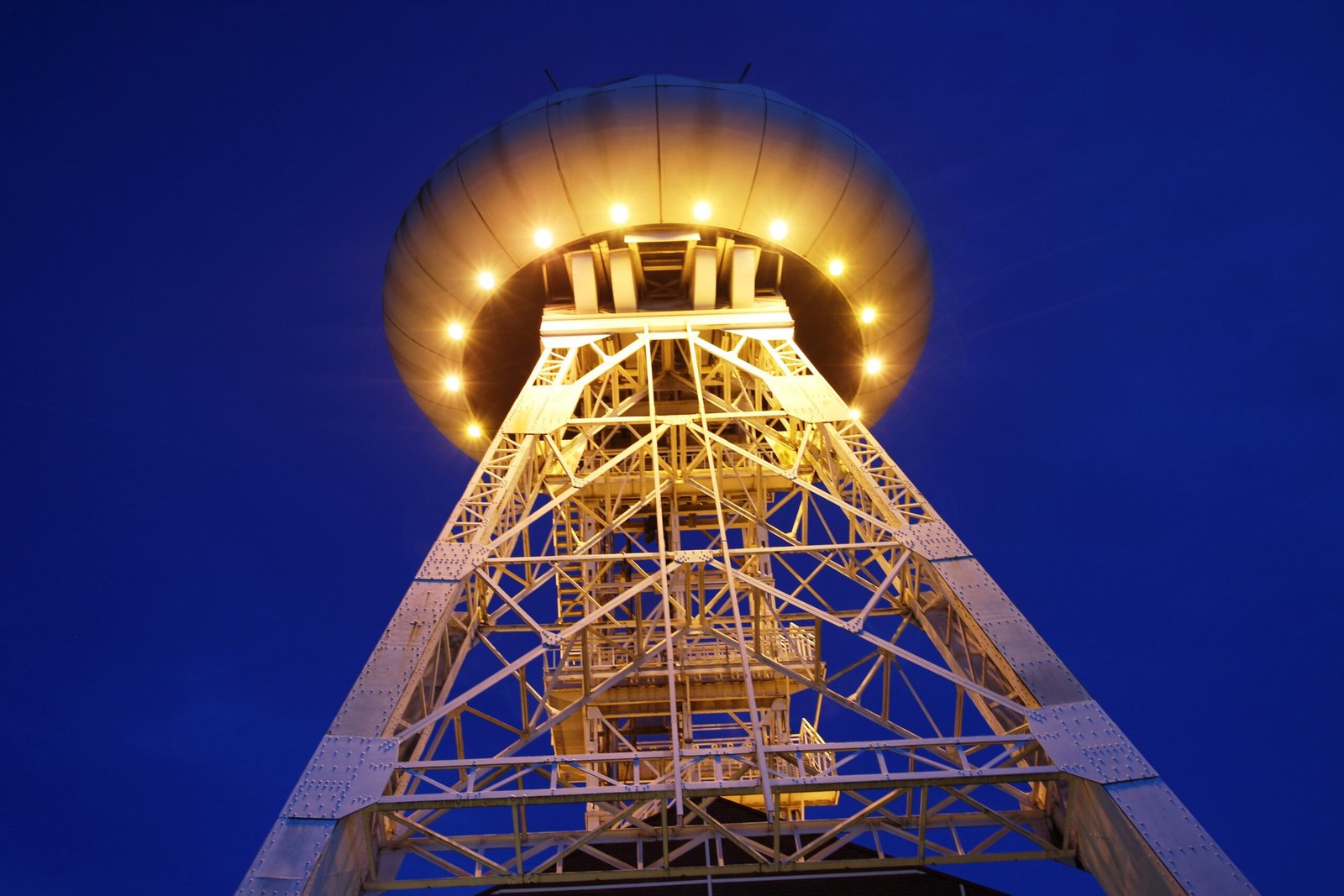 LÜNTEC-UFO in Lünen bei Nacht im Ruhrgebiet als regionaler Bezug zu beglaubigten Übersetzungen
