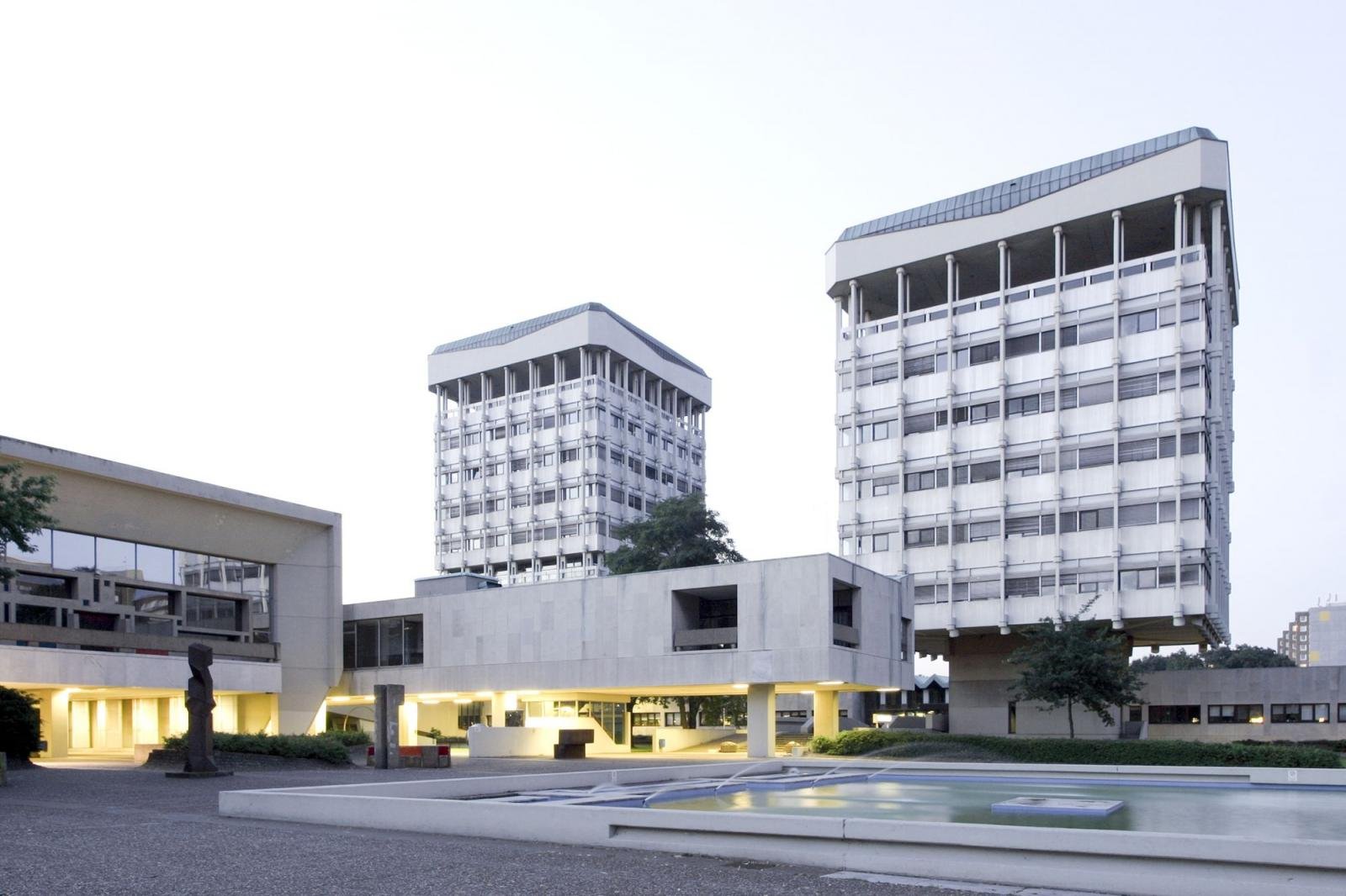 Rathaus Marl im Ruhrgebiet mit moderner Architektur als regionaler Bezug zu Übersetzungsdienstleistungen